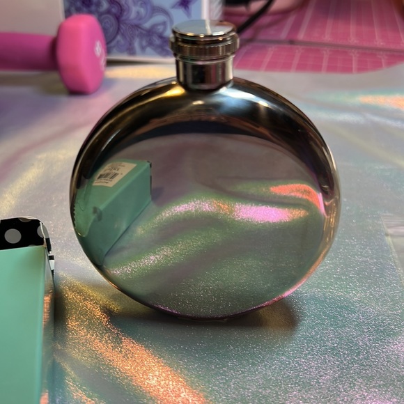 New, small Flask - Picture 7 of 11